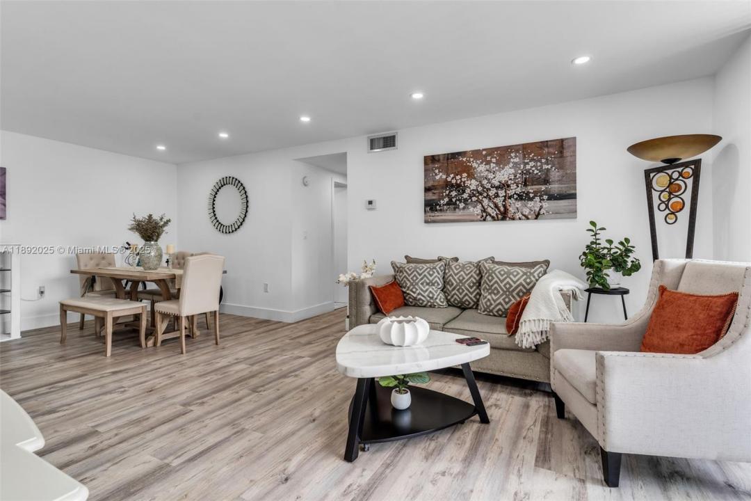 9310 Fontainebleau Blvd 201, Miami, Florida 33172, Amerika Birleşik Devletleri