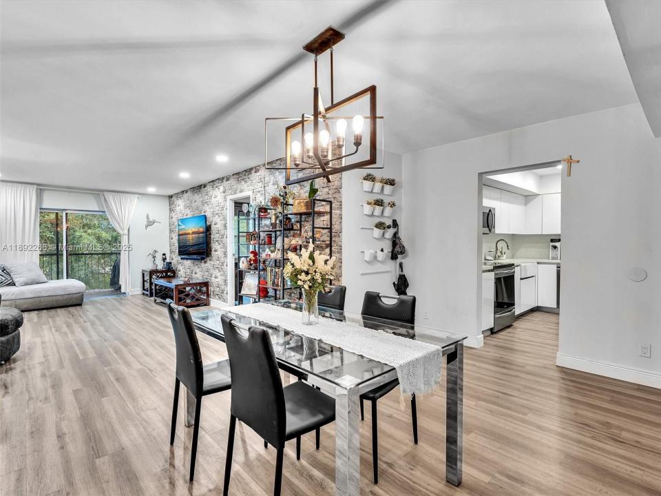 6061 N Falls Cir Dr 407, Lauderhill, Florida 33319