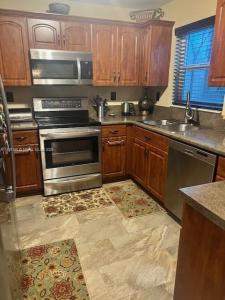 2211 NW 171st Ter, Pembroke Pines, Florida 33028, USA