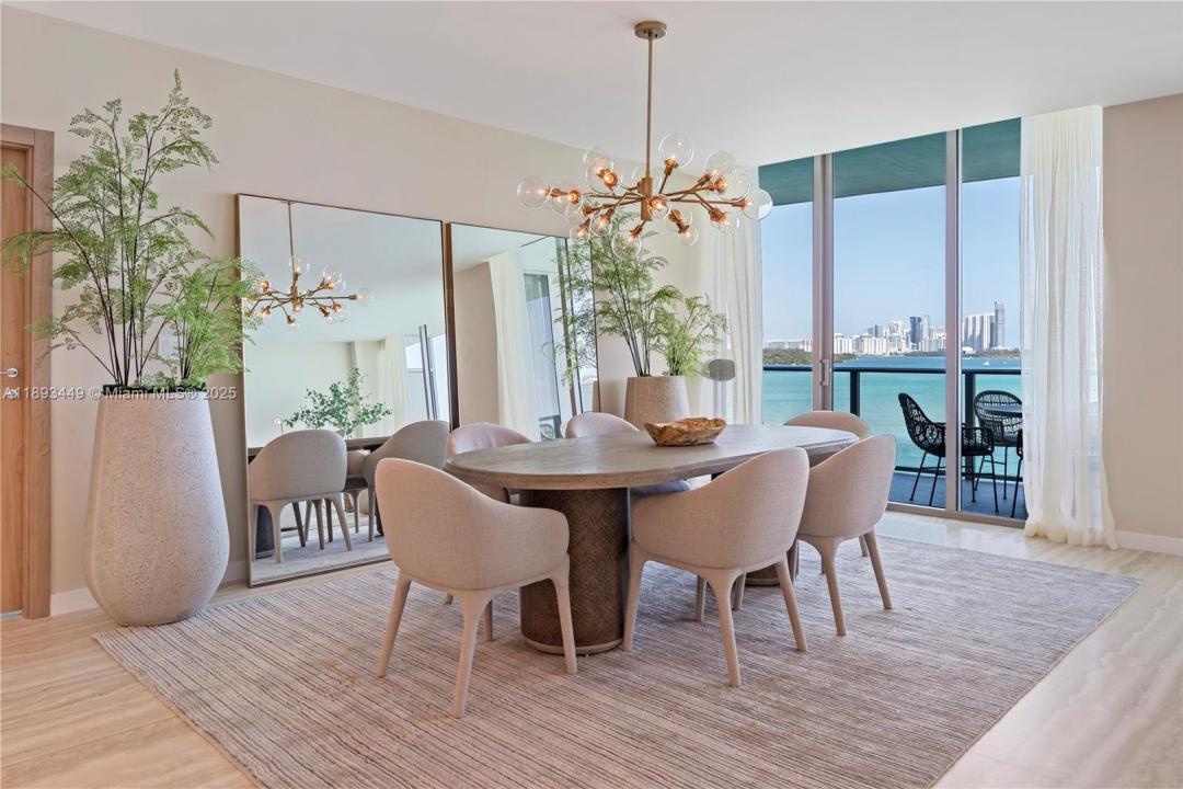 1135 103rd st PH2, Bay Harbor Islands, Floryda 33154, USA