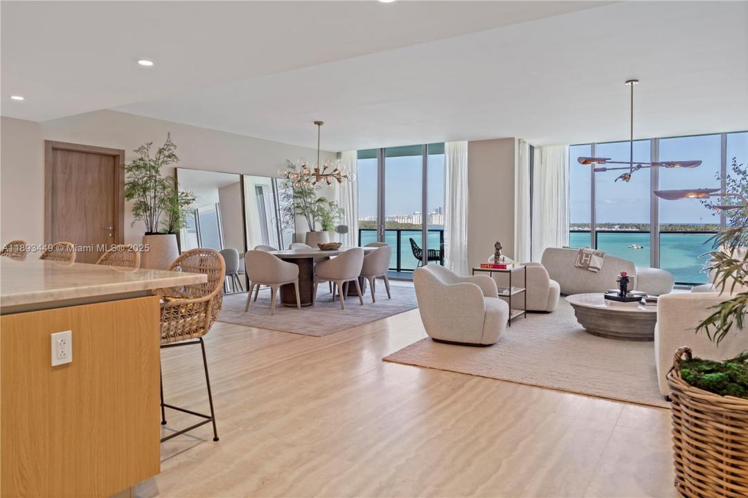 1135 103rd st PH2, Bay Harbor Islands, Floryda 33154, USA