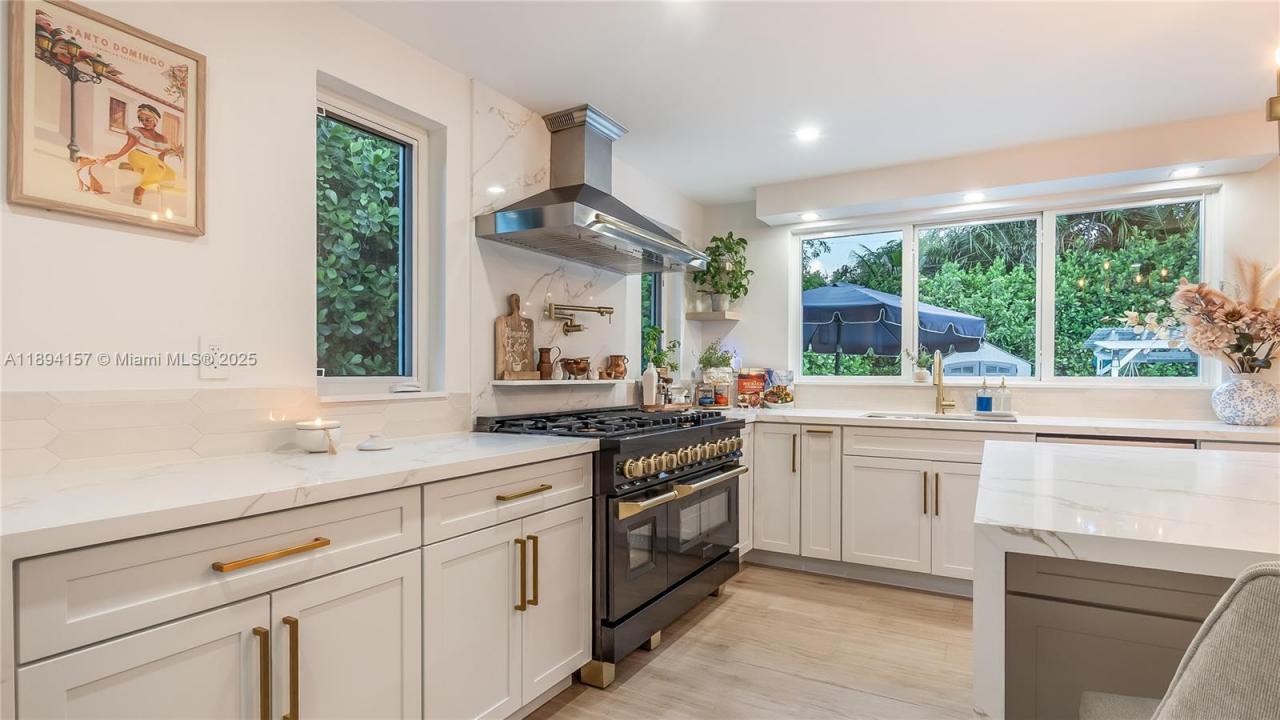 1015 NE 119th St, Biscayne Park, فلوريدا 33161, الولايات المتحدة