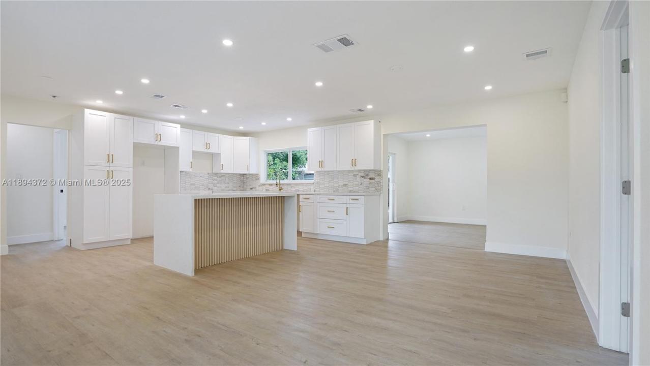 2510 N Pine Island Rd, Sunrise, Florida 33322, Estados Unidos