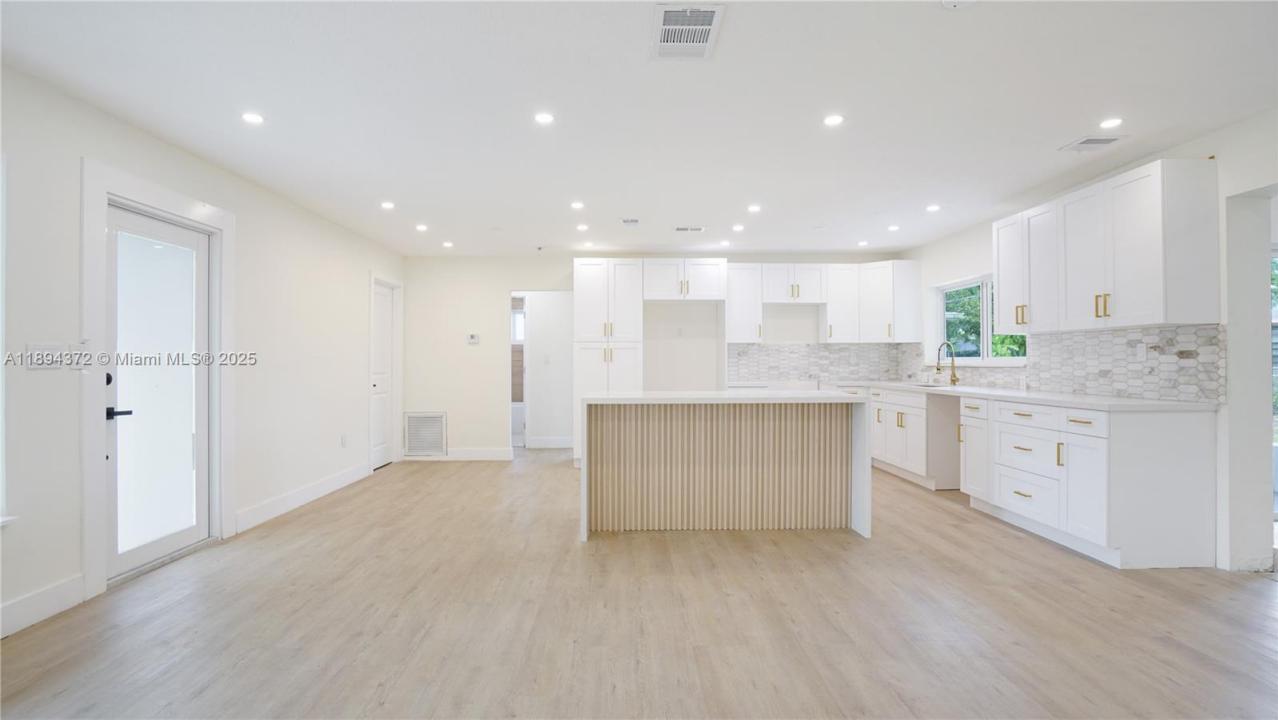 2510 N Pine Island Rd, Sunrise, Florida 33322, Estados Unidos