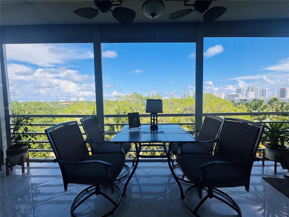 1000 NE 14th Ave 703, Hallandale Beach, Florida 33009, Stati Uniti