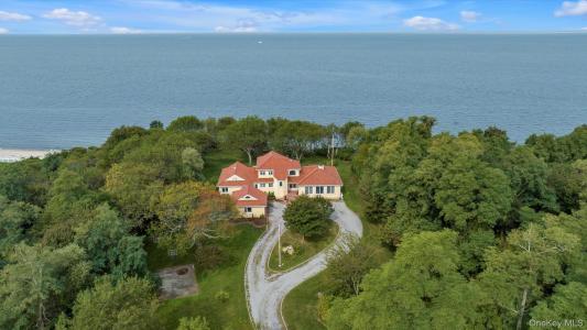 3400 Dignans Road, Southold, New York 11935