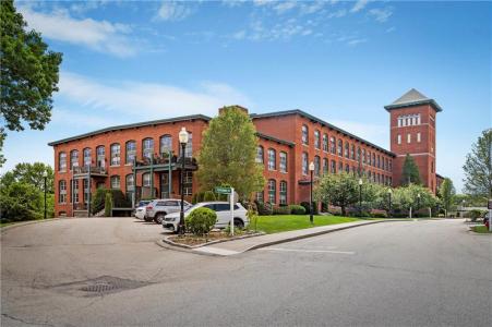 1 Tupperware Drive 108, North Smithfield, Rhode Island 02896, États-Unis