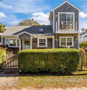 4 Tony Street, Tiverton, RI 02878, USA