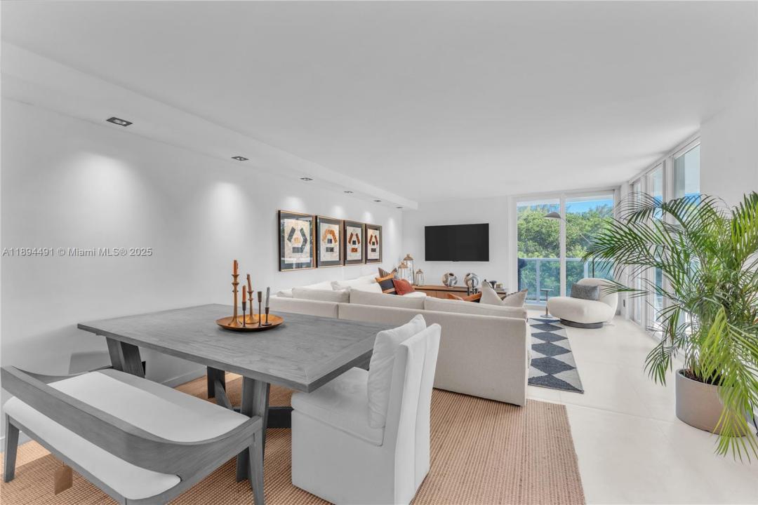 100 Bayview Dr 216, Sunny Isles Beach, פלורידה 33160, ארצות הברית של אמריקה 