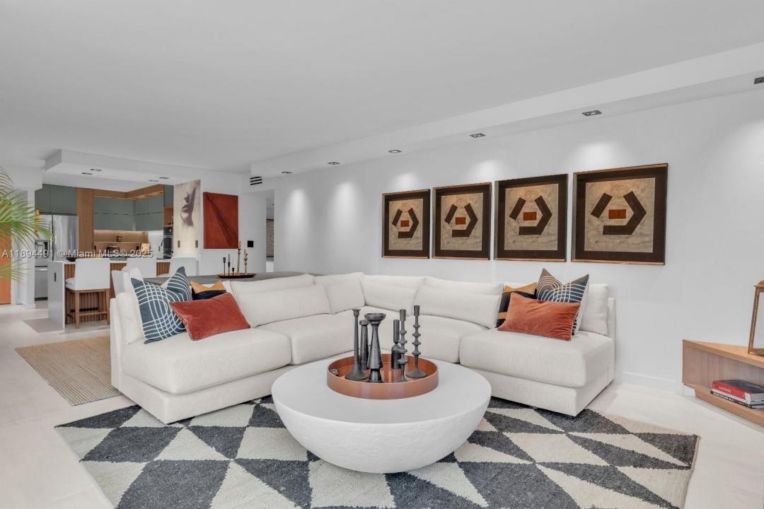 100 Bayview Dr 216, Sunny Isles Beach, פלורידה 33160, ארצות הברית של אמריקה 