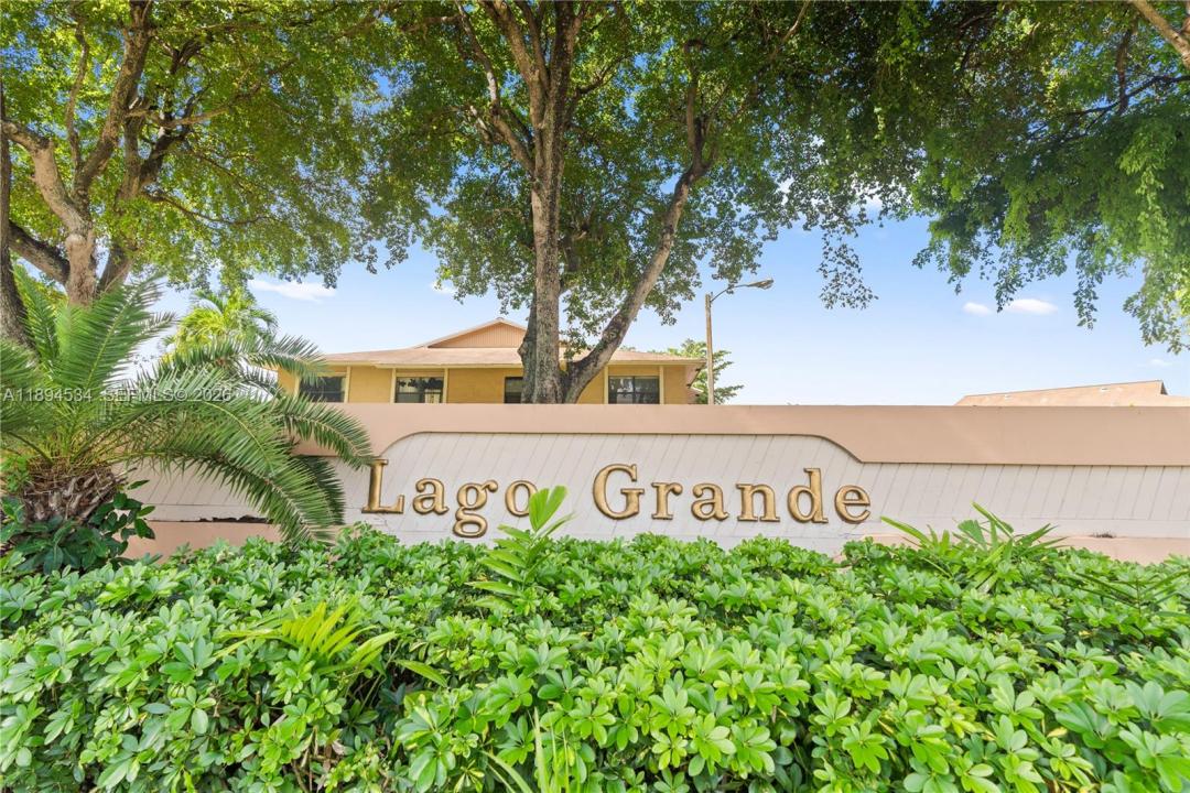2450 W 67th Pl 13-12, Hialeah, Floride 33016, États-Unis
