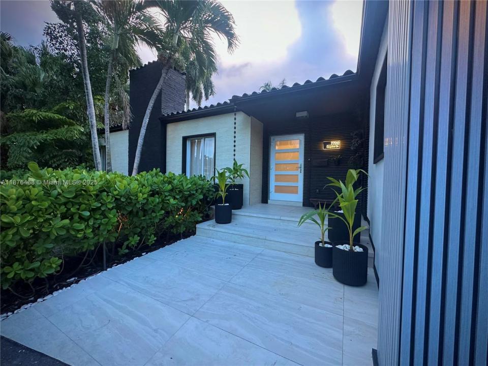 7700 Coquina Dr, North Bay Village, Florida 33141