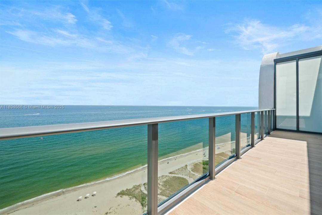 900 N Ocean Blvd UPH04, Pompano Beach, Floryda 33062, USA
