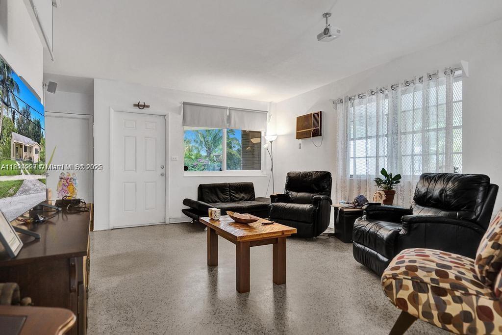 8347 E Dixie Hwy, Miami, Florida 33138, Stati Uniti