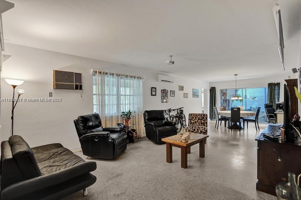 8347 E Dixie Hwy, Miami, Florida 33138, Stati Uniti