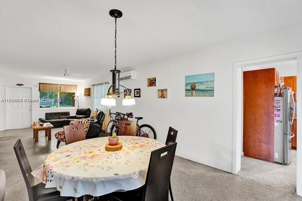 8347 E Dixie Hwy, Miami, Florida 33138, Stati Uniti