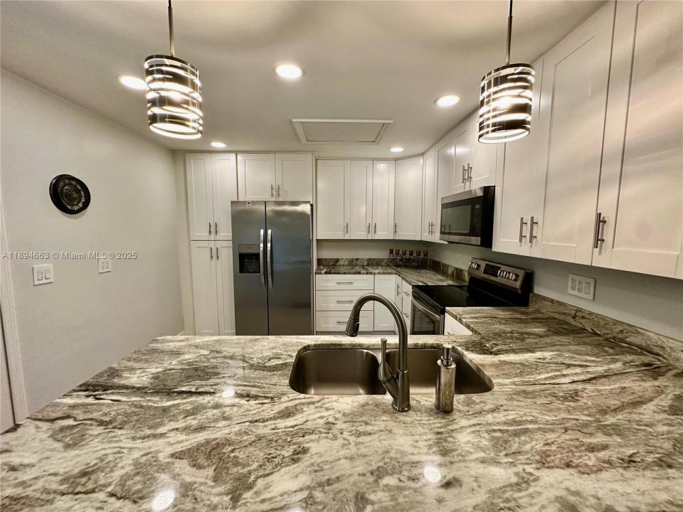 6300 Royal Woods Drive, Fort Myers, Floryda 33908, USA