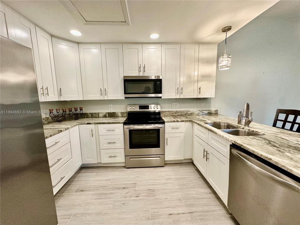 6300 Royal Woods Drive, Fort Myers, Floryda 33908, USA