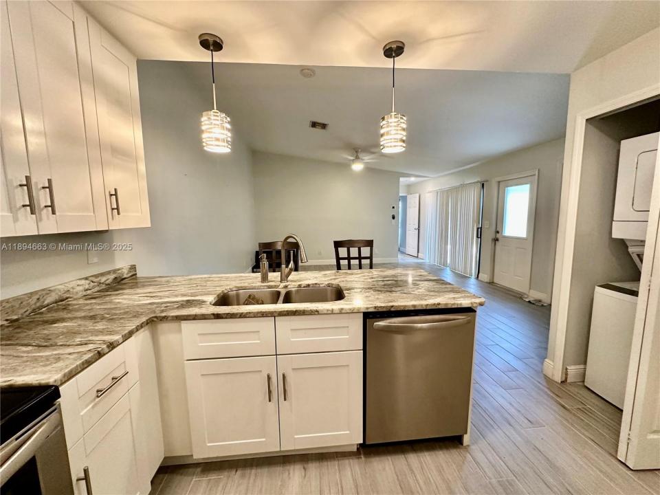 6300 Royal Woods Drive, Fort Myers, Floryda 33908, USA