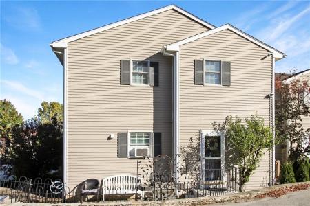 231 Maple Avenue 102, Newport, RI 02840, USA