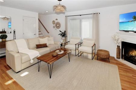 231 Maple Avenue 102, Newport, Rhode Island 02840, USA