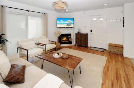 231 Maple Avenue 102, Newport, Rhode Island 02840, USA