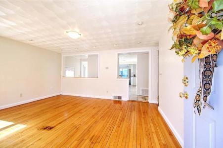 121 Hamilton Avenue, Варвик, Род Айленд 02886, Соединенные Штаты