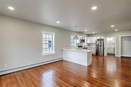 589 Public Street 2, Providence, RI 02907, USA