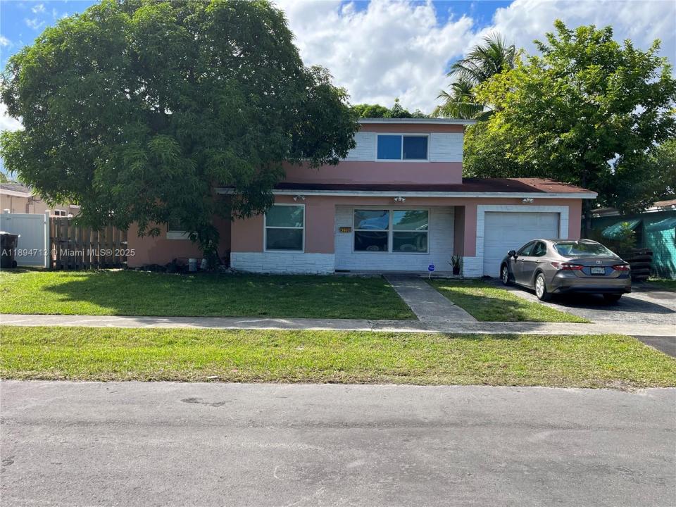 4233 NW 38th Ave, Lauderdale Lakes, Florida 33309, Estados Unidos