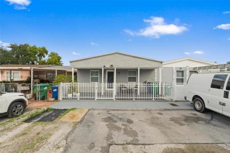 21459 NW 40th Cir Ct, Miami Gardens, Florida 33055, USA