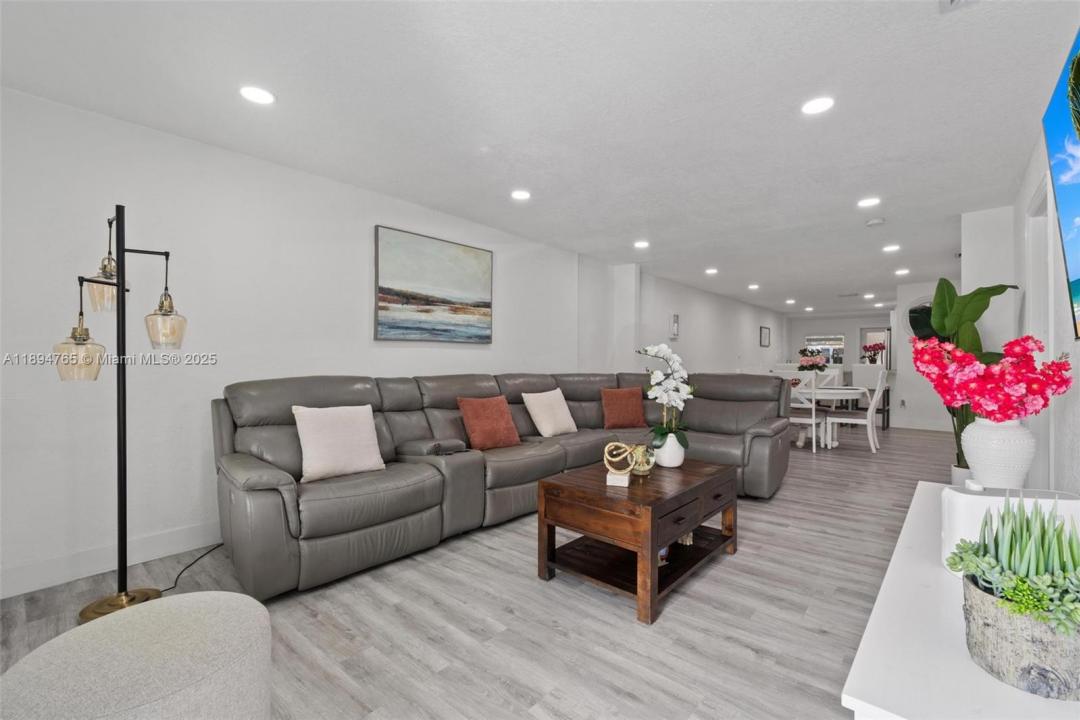 21459 NW 40th Cir Ct, Miami Gardens, Florida 33055, HOA KỲ