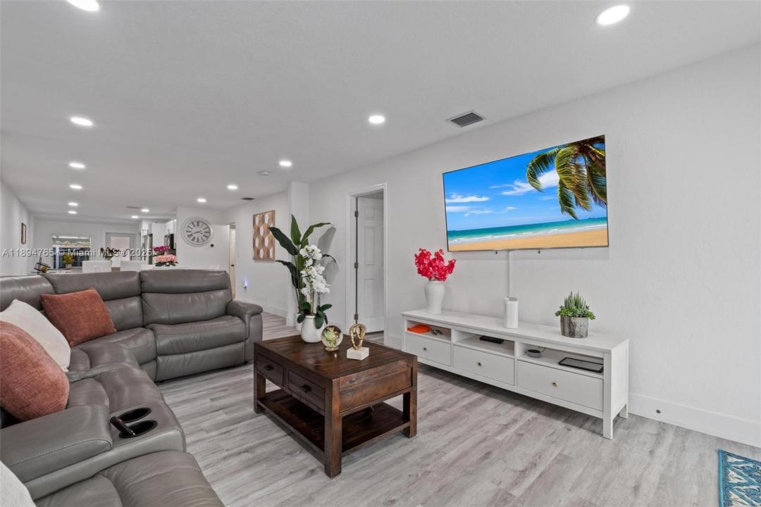 21459 NW 40th Cir Ct, Miami Gardens, Florida 33055, HOA KỲ