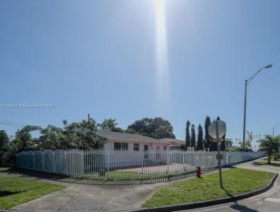 3495 W 2nd Ave, Hialeah, Florida 33012, USA