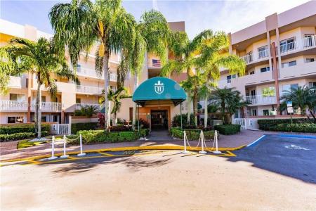 7440 Granville Dr 213, Tamarac, Florida 33321, USA