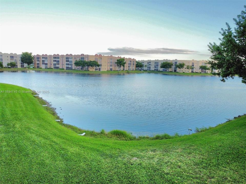 7440 Granville Dr 213, Tamarac, Florida 33321, Amerika Birleşik Devletleri