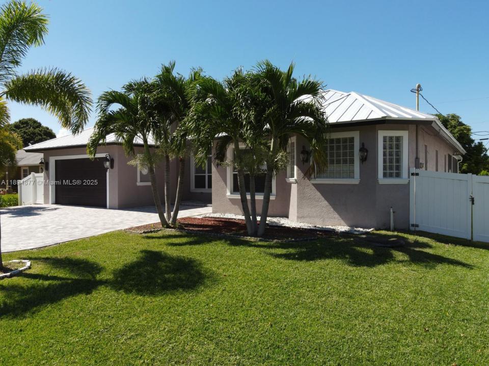 1749 SW Desert Ave, Port St. Lucie, Florida 34953, USA