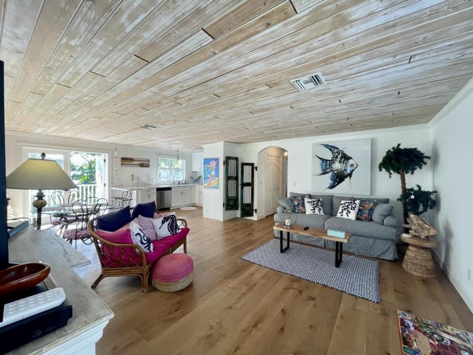924 Coquina Lane 4, Beach House Cottages, Vero Beach, Florida 32963