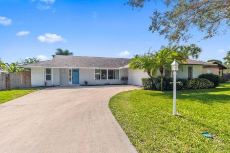 8148 SE Coconut Street, Hobe Sound, Florida 33455