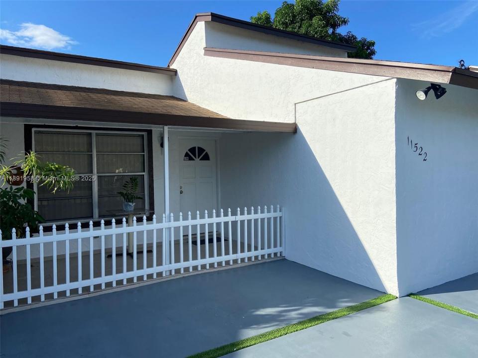 11522 SW 4th St B, Sweetwater, Florida 33174
