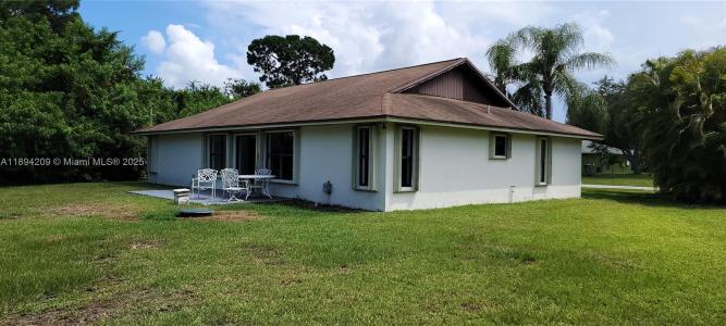 2477 SE Renick Ave, Port St. Lucie, Florida 34952, USA