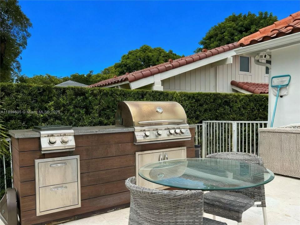 4934 NW 94th Doral Pl, Doral, Florida 33178