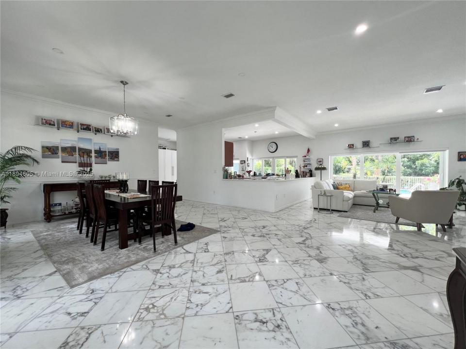 4934 NW 94th Doral Pl, Doral, Florida 33178
