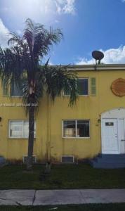 438 NW 84th Ter 438, Miami, Florida 33150, USA