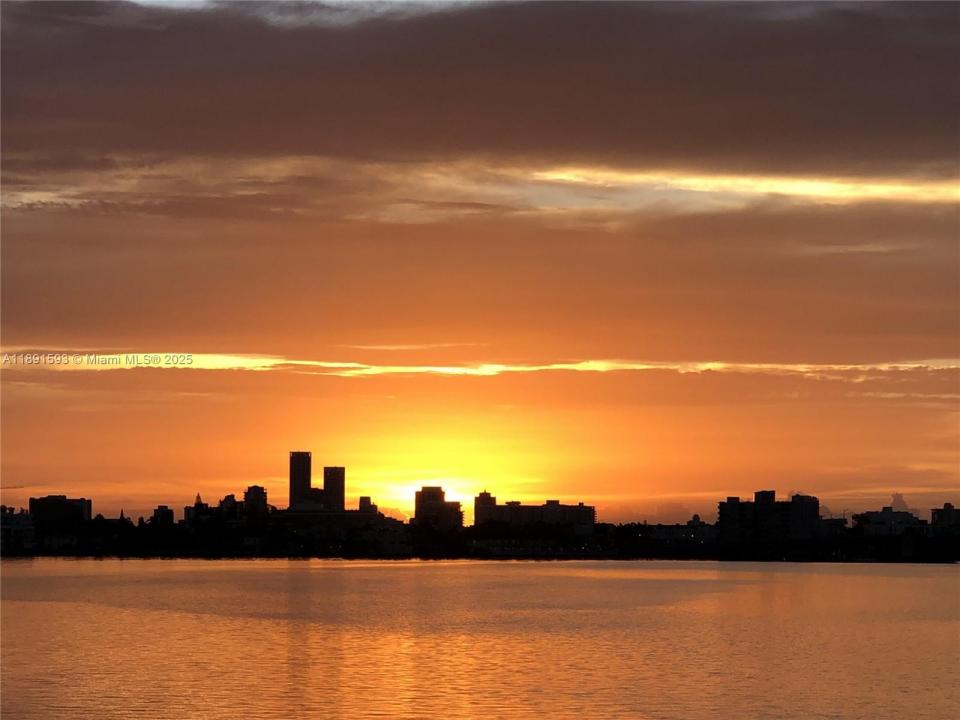 7921 East Dr 15, North Bay Village, Floride 33141, États-Unis