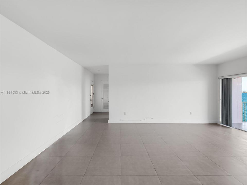 7921 East Dr 15, North Bay Village, Floride 33141, États-Unis