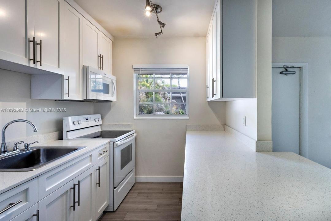6511 Santona St C18, Coral Gables, Floryda 33146, USA