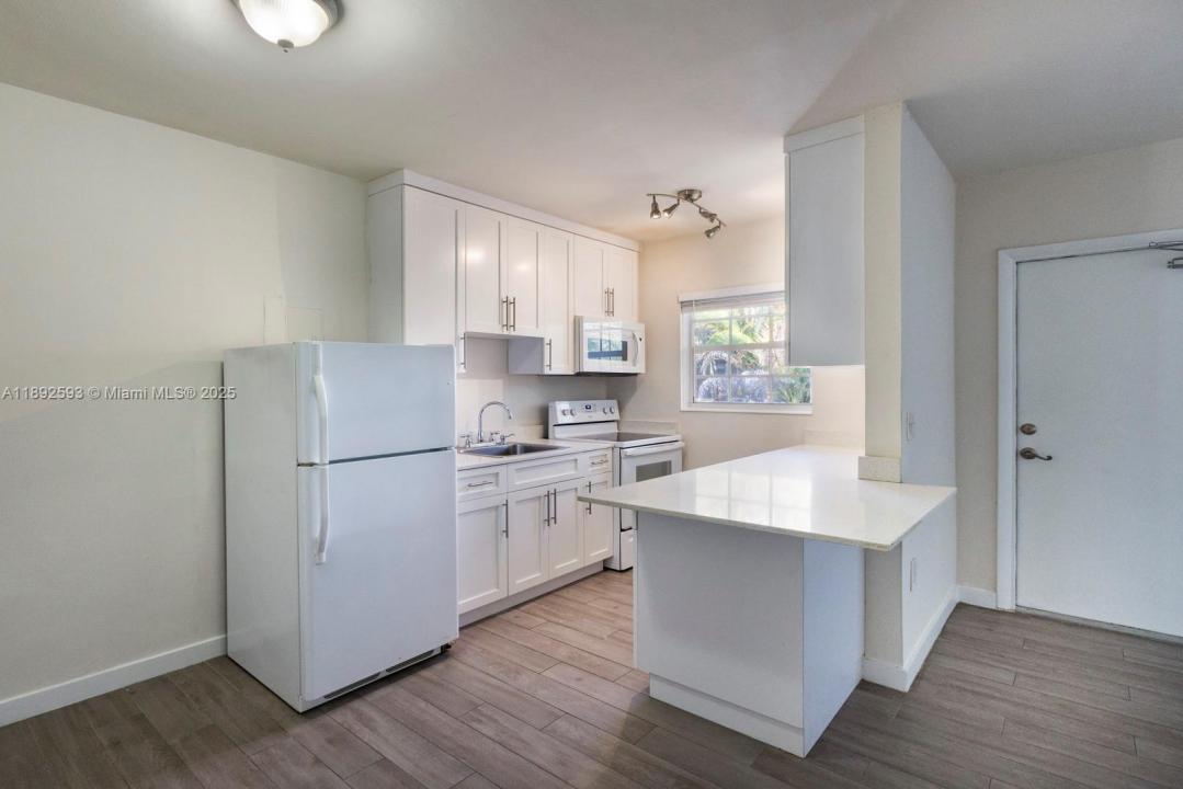 6511 Santona St C18, Coral Gables, Floryda 33146, USA