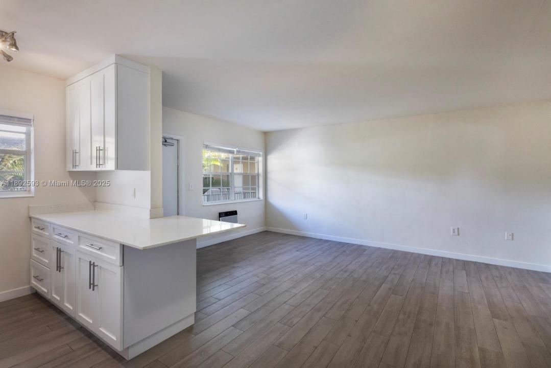 6511 Santona St C18, Coral Gables, Floryda 33146, USA
