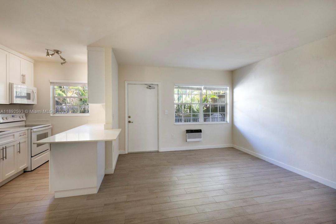 6511 Santona St C18, Coral Gables, Floryda 33146, USA