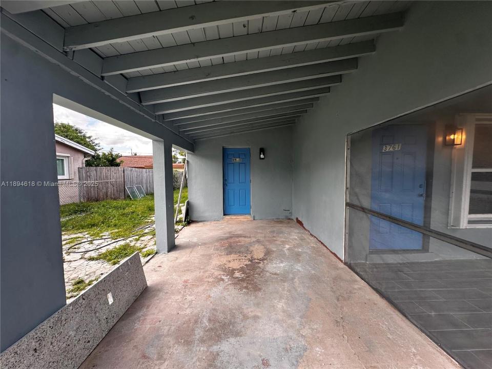 3761 NW 9th St, Lauderhill, Florida 33311, USA